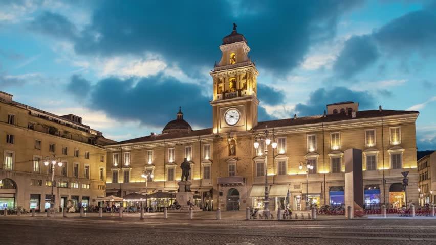 Banksy - Arte In Centro Citta Leilighet Parma Eksteriør bilde